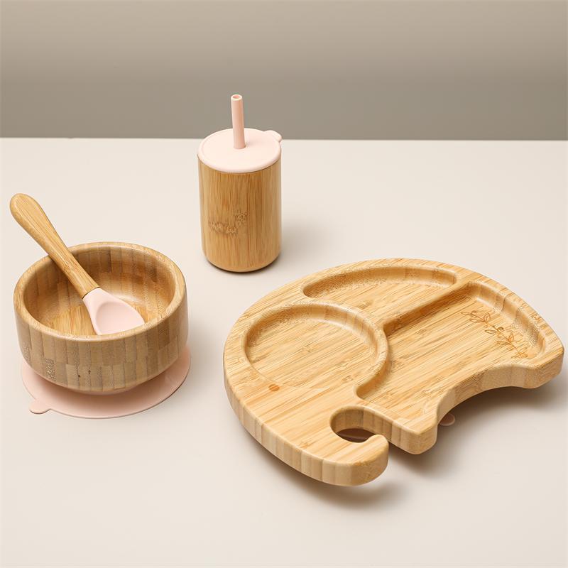 Set diversificare bebe in cutie cadou, Recipiente din silicon si bambus cu ventuza anti-alunecare, baveta, lingurita, cana, farfurie si bol, Roz